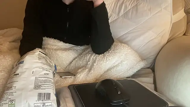 Snapshot of ijustturned18today chatting on 01/13/26, 05:18 ijustturned18today online show from 01/13/26, 05:18