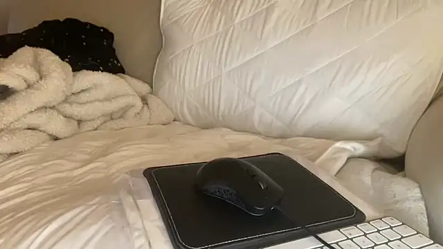 Snapshot of ijustturned18today chatting on 01/14/26, 04:34 ijustturned18today online show from 01/14/26, 04:34