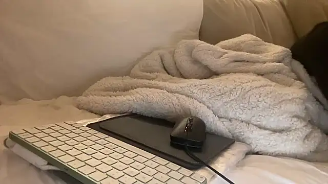 Snapshot of ijustturned18today chatting on 01/16/26, 08:57 ijustturned18today online show from 01/16/26, 08:57