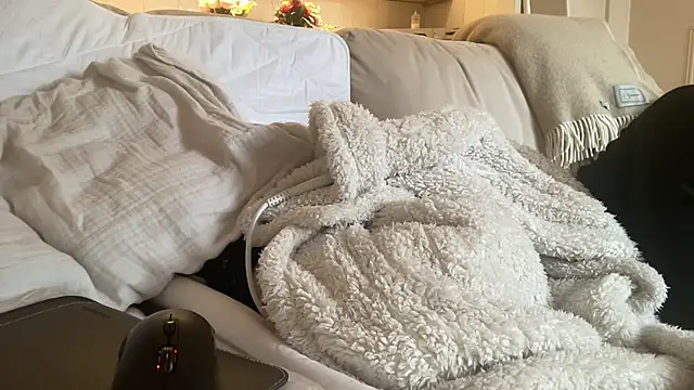 Snapshot of ijustturned18today chatting on 01/17/26, 09:14 ijustturned18today online show from 01/17/26, 09:14