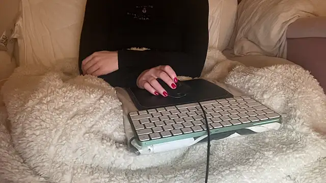 Snapshot of ijustturned18today chatting on 01/19/26, 06:17 ijustturned18today online show from 01/19/26, 06:17