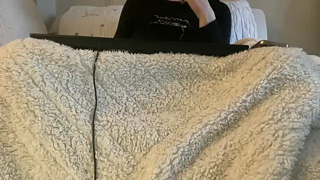 Snapshot of ijustturned18today chatting on 02/02/26, 03:44 ijustturned18today online show from 02/02/26, 03:44