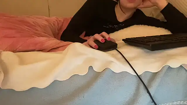 Snapshot of ijustturned18today chatting on 02/16/26, 07:43 ijustturned18today online show from 02/16/26, 07:43