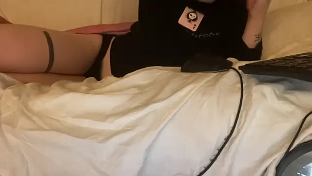 Snapshot of ijustturned18today chatting on 02/18/26, 08:27 ijustturned18today online show from 02/18/26, 08:27