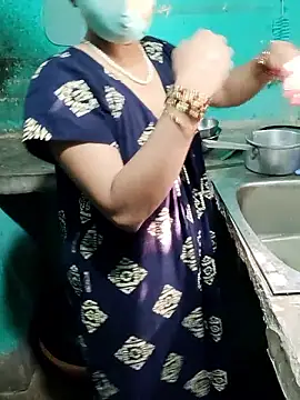 Snapshot of Cuple_masti72 chatting on 06/11/26, 02:33 Cuple masti72 online show from 06/11/26, 02:33