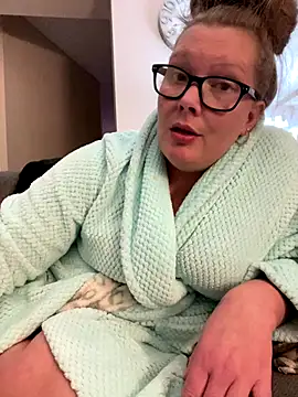 Snapshot of kissmyarch chatting on 12/21/25, 11:56 kissmyarch online show from 12/21/25, 11:56