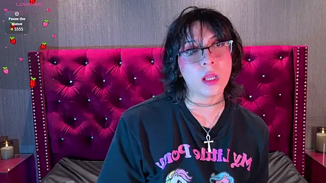Shelly bat online show from 05/11/26, 10:07