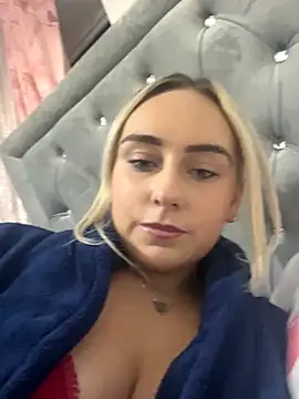 ScarletJ  online show from 12/14/25, 05:07