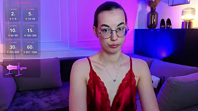 Snapshot of EmmaJacson chatting on 12/14/25, 04:23 EmmaJacson online show from 12/14/25, 04:23