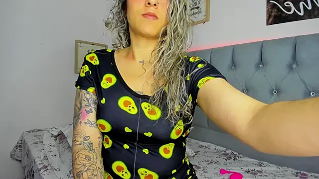 Snapshot of Srta-Melina chatting on 12/14/25, 05:51 Srta-Melina online show from 12/14/25, 05:51