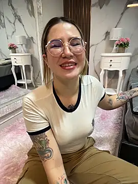 Snapshot of Annyhathatway chatting on 05/15/26, 11:34 Annyhathatway online show from 05/15/26, 11:34