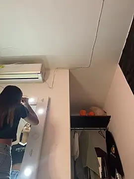 Valeria-escobar online show from 05/17/26, 11:39