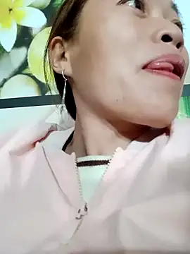 Snapshot of little-effy chatting on 12/14/25, 11:26 little-effy online show from 12/14/25, 11:26