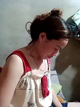 Snapshot of little-effy chatting on 05/15/26, 01:29 little-effy online show from 05/15/26, 01:29