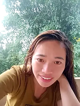 Snapshot of little-effy chatting on 05/18/26, 03:24 little-effy online show from 05/18/26, 03:24