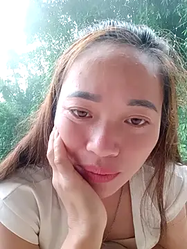 Snapshot of little-effy chatting on 05/21/26, 02:18 little-effy online show from 05/21/26, 02:18