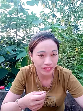 Snapshot of little-effy chatting on 05/22/26, 11:16 little-effy online show from 05/22/26, 11:16