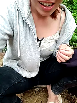 Snapshot of little-effy chatting on 06/09/26, 10:27 little-effy online show from 06/09/26, 10:27