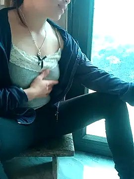 Snapshot of little-effy chatting on 06/21/26, 10:18 little-effy online show from 06/21/26, 10:18
