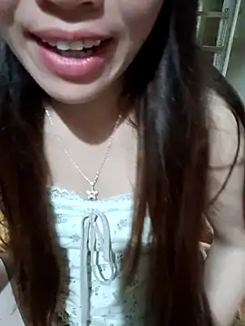 Snapshot of little-effy chatting on 06/27/26, 12:04 little-effy online show from 06/27/26, 12:04