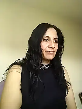 Snapshot of DommeVioleta chatting on 12/19/25, 10:06 DommeVioleta online show from 12/19/25, 10:06