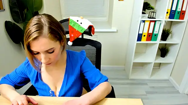 Snapshot of DakotaShelton chatting on 12/21/25, 06:09 DakotaShelton online show from 12/21/25, 06:09