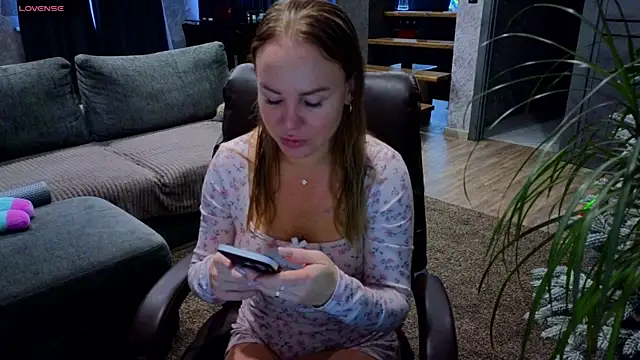 s trawberry  online show from 12/14/25, 03:45