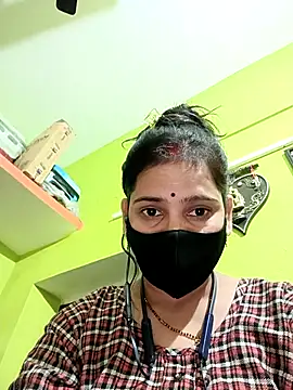 Snapshot of Lali-laila chatting on 12/15/25, 05:06 Lali-laila online show from 12/15/25, 05:06