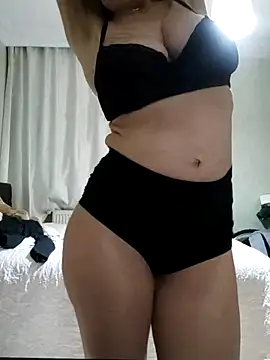 Snapshot of NovaMia chatting on 02/06/26, 03:48 NovaMia online show from 02/06/26, 03:48