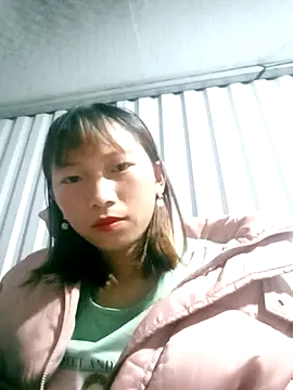 Snapshot of Huong_99 chatting on 12/16/25, 11:15 Huong 99 online show from 12/16/25, 11:15