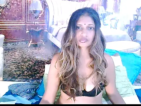 Snapshot of IndianHunnie69 chatting on 12/15/25, 05:44 IndianHunnie69 online show from 12/15/25, 05:44