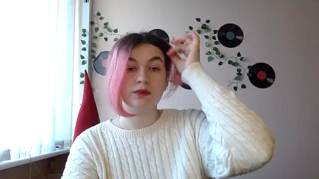 Snapshot of Aura__Myst chatting on 12/18/25, 12:44 Aura Myst online show from 12/18/25, 12:44