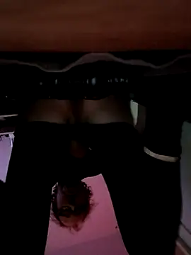 Snapshot of Olivassl22 chatting on 03/25/26, 10:38 Olivassl22 online show from 03/25/26, 10:38