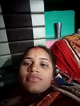 Snapshot of Aaisha_01 chatting on 12/15/25, 03:27 Aaisha 01 online show from 12/15/25, 03:27