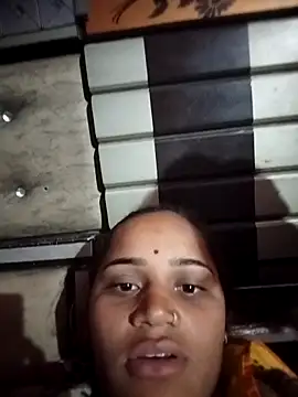 Snapshot of Aaisha_01 chatting on 12/18/25, 04:57 Aaisha 01 online show from 12/18/25, 04:57