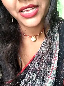 Snapshot of Aaisha_01 chatting on 12/21/25, 07:15 Aaisha 01 online show from 12/21/25, 07:15