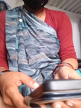 Snapshot of Aaisha_01 chatting on 02/13/26, 09:49 Aaisha 01 online show from 02/13/26, 09:49