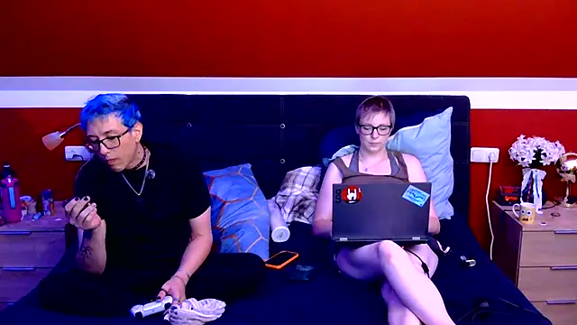 Snapshot of AskAveryAnything chatting on 07/30/26, 02:32 AskAveryAnything online show from 07/30/26, 02:32