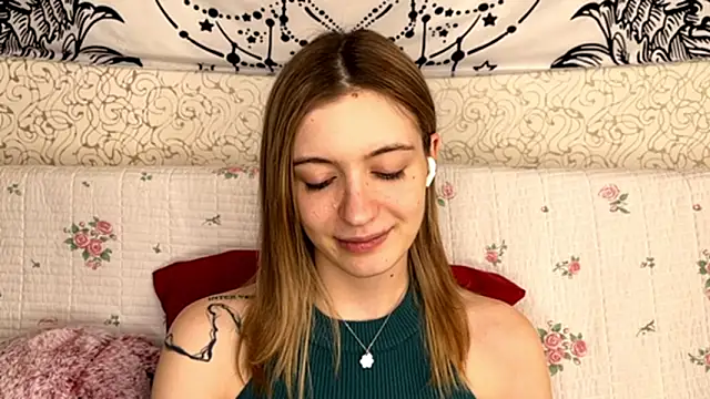 Snapshot of Shining_Robi chatting on 02/12/26, 12:33 Shining Robi online show from 02/12/26, 12:33