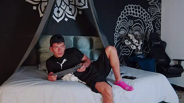 Snapshot of MagnusKnight_ chatting on 01/13/26, 01:49 MagnusKnight online show from 01/13/26, 01:49