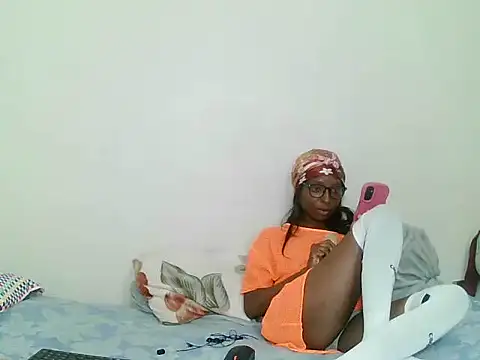 Snapshot of PKELLY7 chatting on 12/13/25, 07:53 PKELLY7 online show from 12/13/25, 07:53