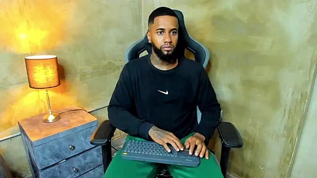 Snapshot of jay_jhonson01 chatting on 12/20/25, 04:08 jay jhonson01 online show from 12/20/25, 04:08