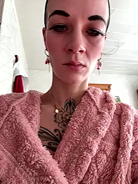 Snapshot of dein_traumchen chatting on 02/15/26, 10:03 dein traumchen online show from 02/15/26, 10:03