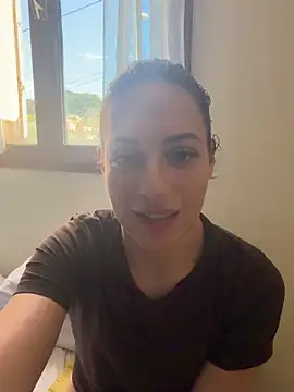 Snapshot of CoquineCharmeuse chatting on 04/01/26, 01:41 CoquineCharmeuse online show from 04/01/26, 01:41