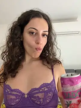 Snapshot of CoquineCharmeuse chatting on 05/11/26, 01:06 CoquineCharmeuse online show from 05/11/26, 01:06