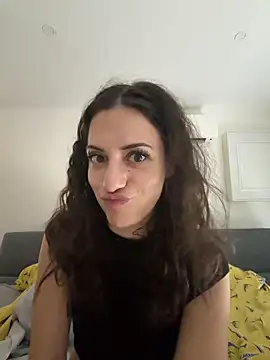 Snapshot of CoquineCharmeuse chatting on 05/12/26, 12:24 CoquineCharmeuse online show from 05/12/26, 12:24