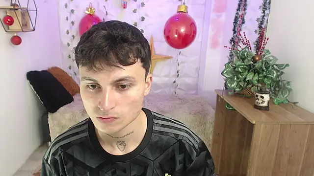 Snapshot of Noah_Vera chatting on 12/20/25, 03:24 Noah Vera online show from 12/20/25, 03:24