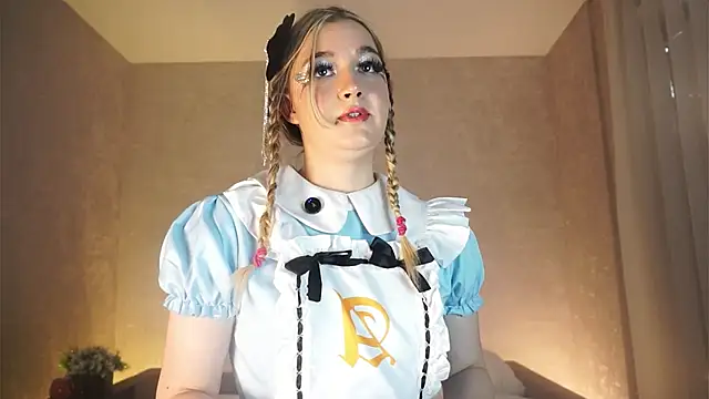 Snapshot of AlessandraPatel chatting on 12/16/25, 06:18 AlessandraPatel online show from 12/16/25, 06:18