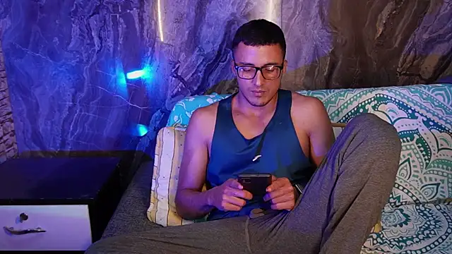 Snapshot of Sebas_Gerrero chatting on 12/17/25, 03:23 Sebas Gerrero online show from 12/17/25, 03:23