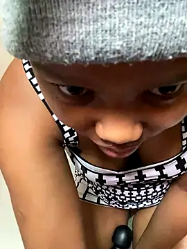 Snapshot of AshleyDesire chatting on 12/17/25, 11:27 AshleyDesire online show from 12/17/25, 11:27